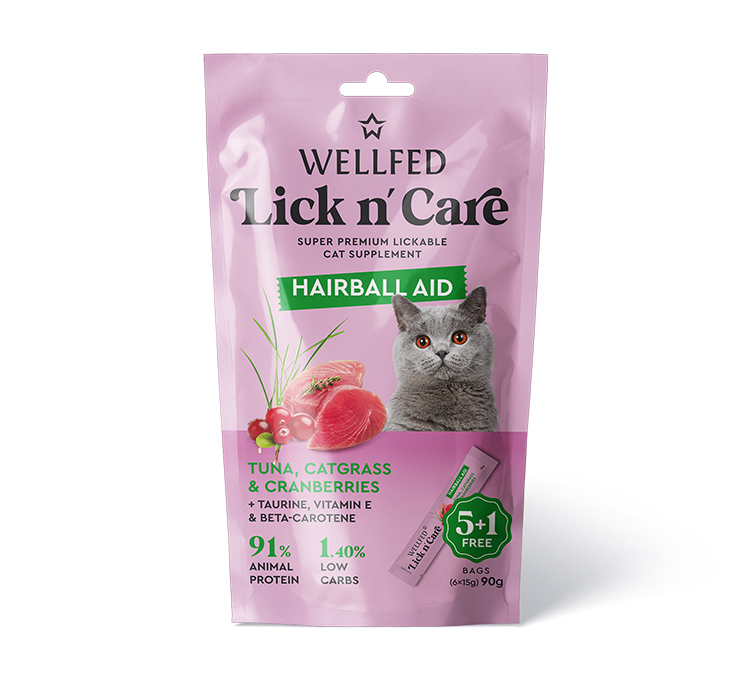 WELLFED Lick n’ Care Hairball Aid Thon, Herbe à Chat & Cranberries – 5+1 × 15 g